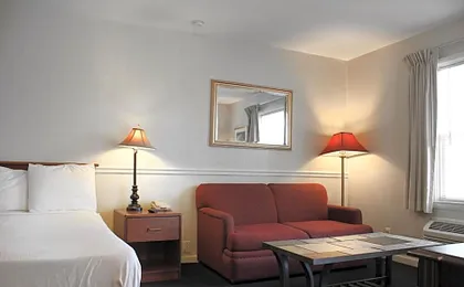 Rockford Alpine Inn & Suites