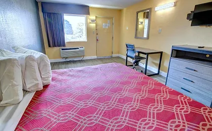 Econo Lodge at Military Circle