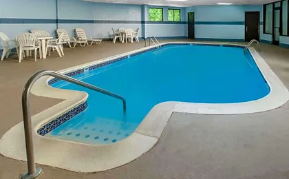 Days Inn & Suites by Wyndham Madison Heights MI