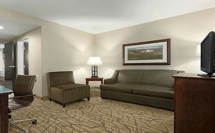Holiday Inn Hotel & Suites Gateway By IHG