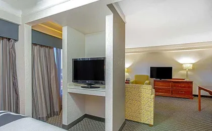 La Quinta Inn & Suites by Wyndham New Orleans Airport