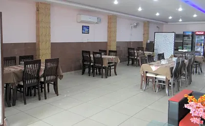 Hotel Paras Una(Una,HP)