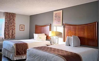 Lake Tree Inn & Suites