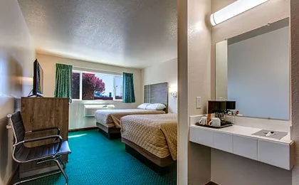 Coachman Inn