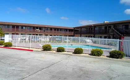 EZ 8 Motel Newark