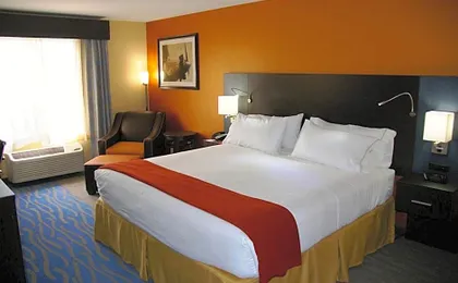 Holiday Inn Express & Suites St Louis Airport by IHG