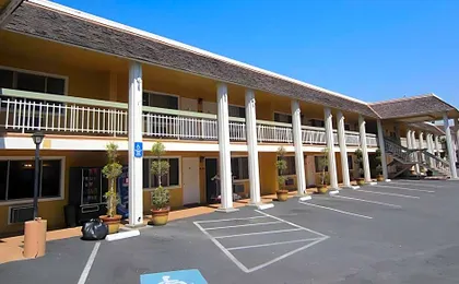 Caravelle Inn & Suites