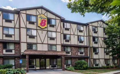 Super 8 By Wyndham Groton