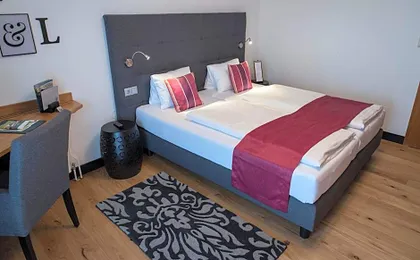 Hotel Locker & Legere