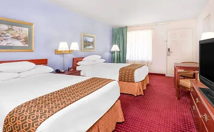Days Inn by Wyndham Lavonia