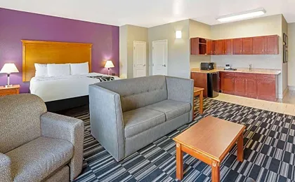 La Quinta Inn & Suites by Wyndham Ada