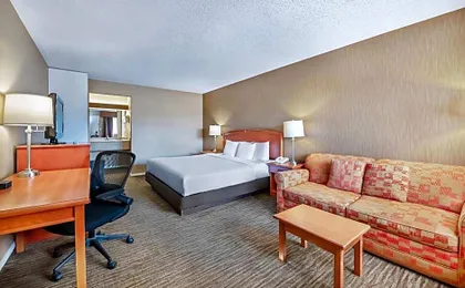 Econo Lodge Inn & Suites