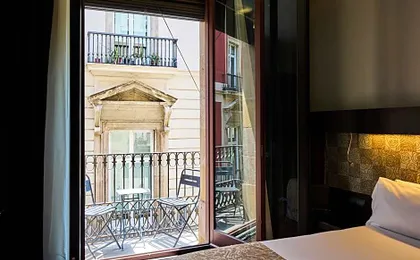Catalonia Port Hotel