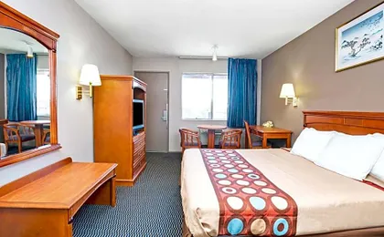 Super 8 by Wyndham Upland Ontario CA
