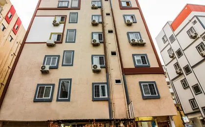OYO 41994 Hotel Wall Street