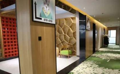 Kee Royal Hotel (Dengzhou Hua Chau Academy Store)