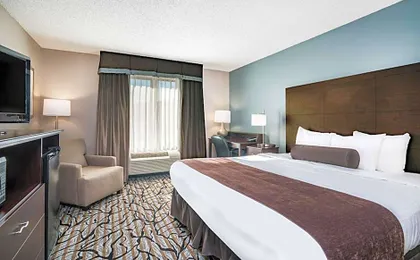 Days Inn & Suites by Wyndham Wausau