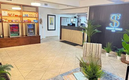 Spanish Trails Inn - Laredo Hotel