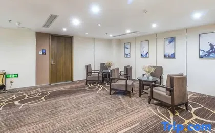 Kinghand Court Holiday Inn