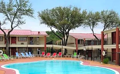 Super 8 by Wyndham Kerrville TX