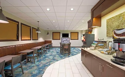 Super 8 by Wyndham Conrad