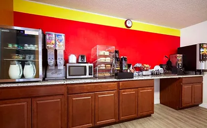 Super 8 by Wyndham Colorado Springs/Afa Area