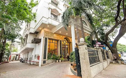 Hotel Metro Manor