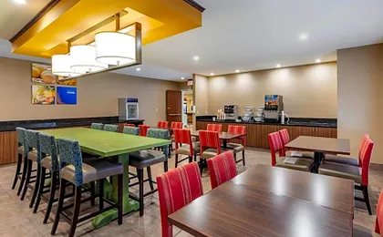 Comfort Inn & Suites North Dallas-Addison