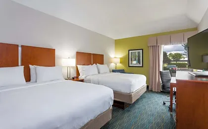 Holiday Inn Express Hotel & Suites Wilmington-University Ctr By IHG