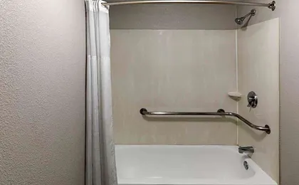Days Inn by Wyndham Kansas City Northeast