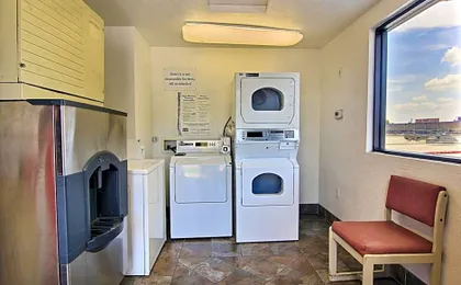 Motel6 Austin, TX - Central Downtown UT