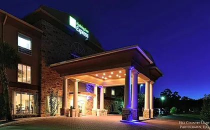 Holiday Inn Express & Suites Fredericksburg By IHG
