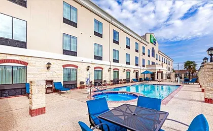 Holiday Inn Express Hotel & Suites Floresville By IHG