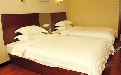 Promenade Hotel