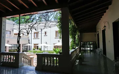 Howard Johnson Escobar Hotel