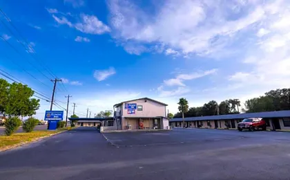 Economy Inn Kingsville, Hwy 77