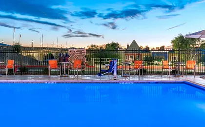 Holiday Inn Express and Suites Lake Havasu London Bridge By IHG