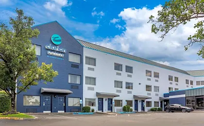 Clarion Pointe Louisville East