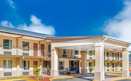 Days Inn by Wyndham Lavonia