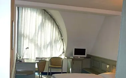 Avenue Hotel