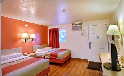 Travelodge by Wyndham Brattleboro VT
