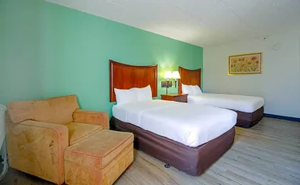 Tulsa Square Hotel Central, I-44 By OYO