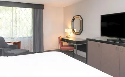 Sheraton Minneapolis West Hotel