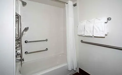 Hampton Inn & Suites Kansas City-Merriam
