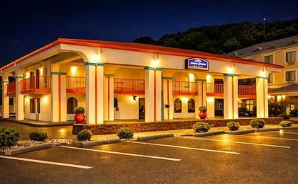 Howard Johnson by Wyndham Chattanooga Lookout Mountain I-24