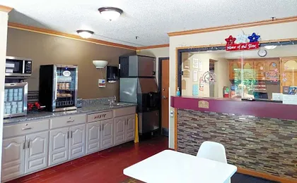 Super 8 by Wyndham Dunbar/Charleston Area