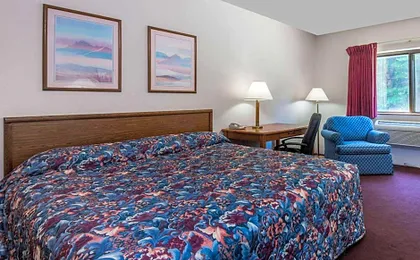 Super 8 by Wyndham Groton
