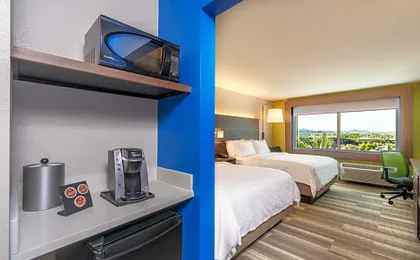 Holiday Inn Express and Suites Lake Havasu London Bridge By IHG