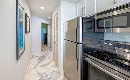 Amazing Beachfront Condo with Nice Hot tub & Pools