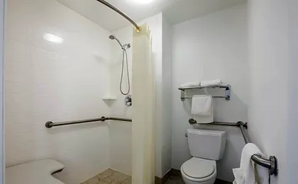 Quality Inn & Suites Greensboro near Lake Oconee